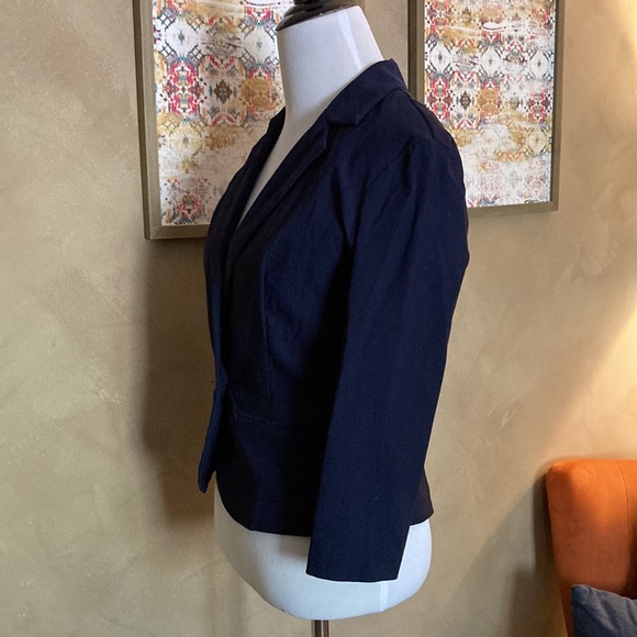 Navy medium blazer with Lacy back - Picture 4 of 8